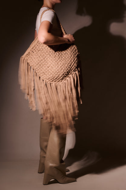 The maxi ikigai tote in caramel