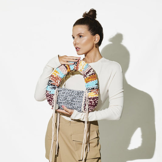 The shoulder bag in iron ore